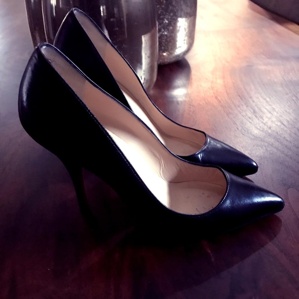 Louboutin Slender So Kate Matte Black size 6